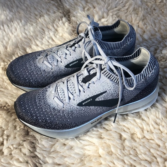 brooks levitate 2 women's size 9